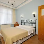 Side 3* Istanbul