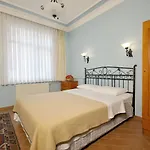 Side Hotel